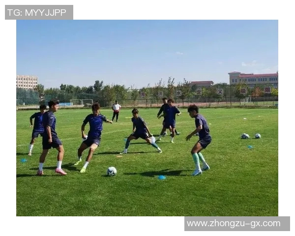 足球明星齐聚新疆备战新赛季展现激情与实力 足球明星齐聚新疆备战新赛季展现激情与实力