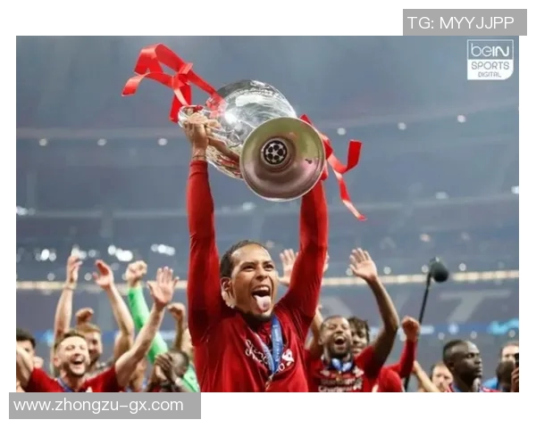 足球明星荣耀时刻捧起欧冠奖杯展现无尽激情与梦想 足球明星荣耀时刻捧起欧冠奖杯展现无尽激情与梦想