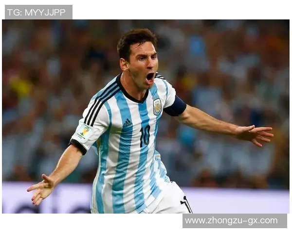 三圣足球明星的传奇故事与成就揭秘,谁是球场上的真正巨星 三圣足球明星的传奇故事与成就揭秘,谁是球场上的真正巨星