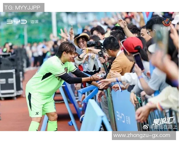 足球场上的华丽舞者展现风采与技巧的明星球员们 足球场上的华丽舞者展现风采与技巧的明星球员们