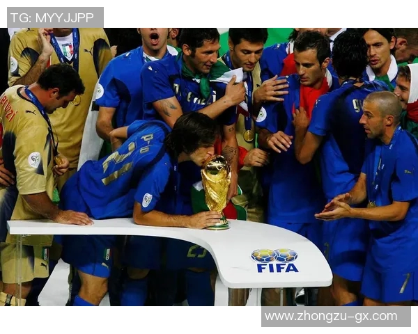 球迷激情演绎足球明星歌曲展现热爱与团结的力量