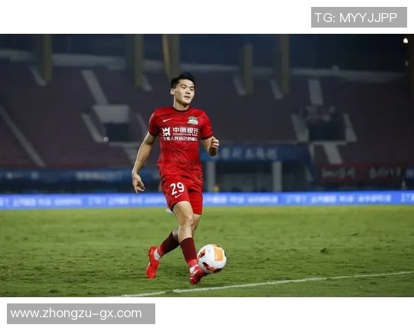 足球明星独家采访视频揭示球员背后的故事与训练秘辛 足球明星独家采访视频揭示球员背后的故事与训练秘辛